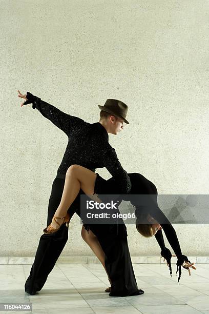 Casal Da Dança - Fotografias de stock e mais imagens de Casal - Casal, Dançar, Tango - Dança