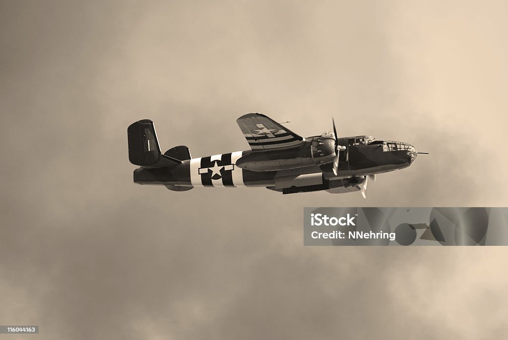 Avião de Bombardeio da Segunda Guerra Mundial, com suas portas abertas para a baía. - Foto de stock de Avião royalty-free
