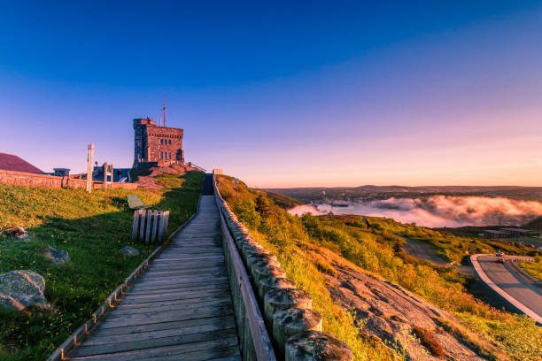 widok z toru cabot tower na signal hill st john - st johns newfoundland signal hill tower zdjęcia i obrazy z banku zdjęć