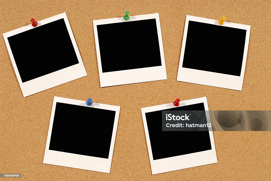 Bảng thông báo với năm Polaroid đen - Trả phí Bản quyền Một lần Bức ảnh - Sản phẩm nghệ thuật và thủ công Bức ảnh sẵn có Bảng thông báo với năm Polaroid đen - Trả phí Bản quyền Một lần Bức ảnh - Sản phẩm nghệ thuật và thủ công Bức ảnh sẵn có