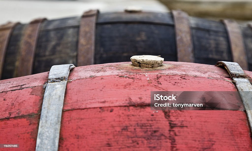 Vieux fûts en bois - Photo de Bière libre de droits