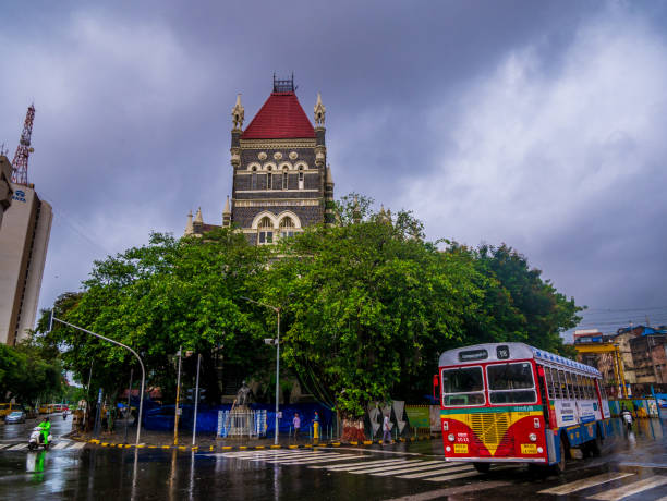 mumbai cityscape. colonial architecture in mumbai with best bus used by mumbai public - 269 imagens e fotografias de stock