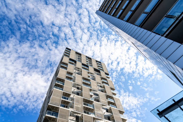 modernes wohngebäude - london stock exchange stock-fotos und bilder
