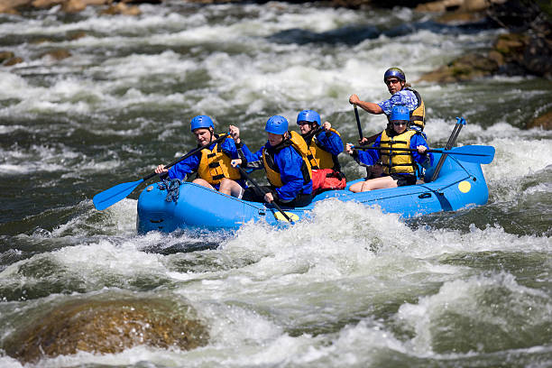 white water rafting en colorado - rafting white water rafting colorado water fotografías e imágenes de stock