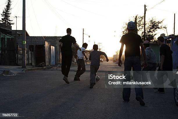 Calle De Fútbol Foto de stock y más banco de imágenes de Adolescencia - Adolescencia, Adolescente, México