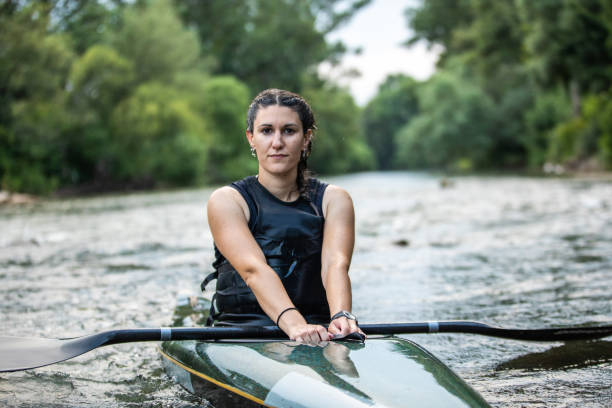 ritratto di bella donna in kayak - women courage water floating on water foto e immagini stock