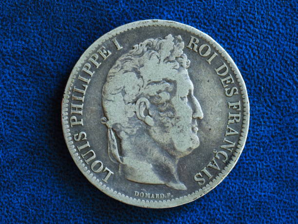 moeda de prata francesa velha 1831, 5 francos - france currency macro french coin - fotografias e filmes do acervo
