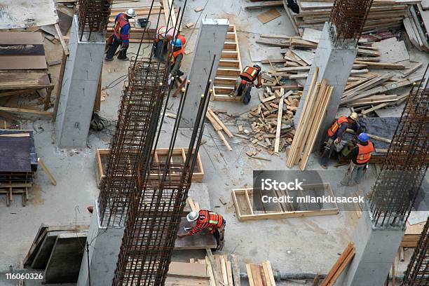 Construction Arbeiter Stockfoto und mehr Bilder von Arbeiten - Arbeiten, Arbeiter, Außenaufnahme von Gebäuden
