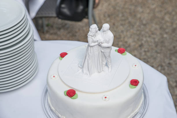 Wedding cake with figures of the bride and groom, Germany