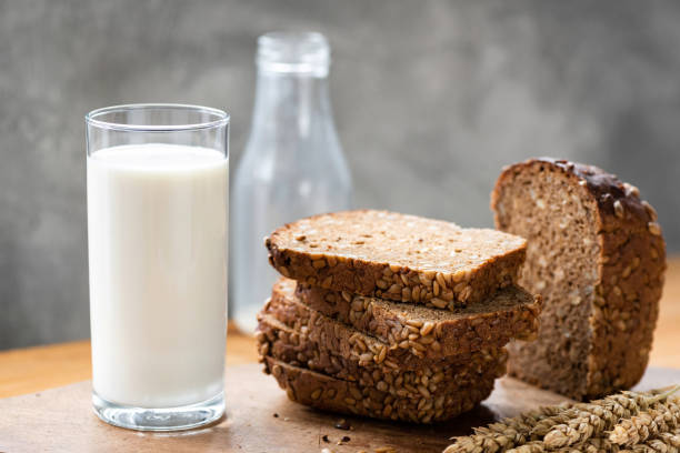 brot und milch - milk bread stock-fotos und bilder