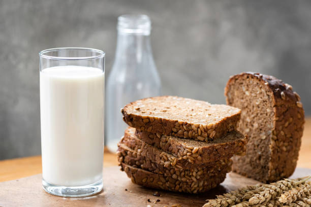pan y leche - milk bread fotografías e imágenes de stock