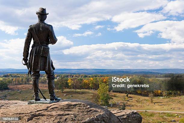 Foto de Estátua Do General Warren Em Little Rodada Top e mais fotos de stock de Gettysburg - Gettysburg, Monumento, Ajardinado