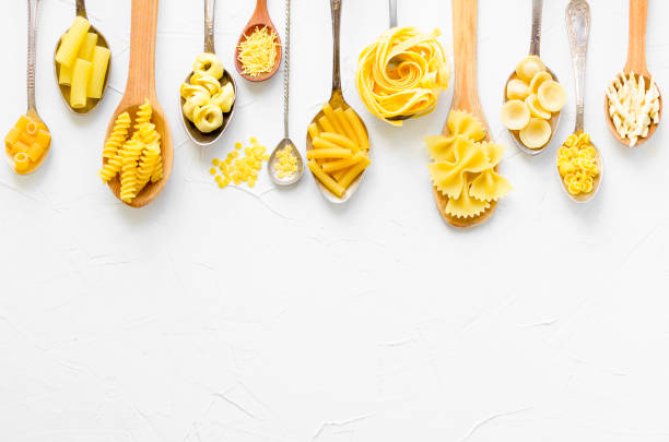 イタリアのパスタの種類や形の様々な - pasta directly above fusilli food ストックフォトと画像
