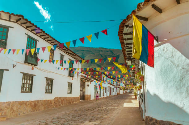 Villa de Leyva street with colombian flag Sunny day at 13TH Street in Villa de Leyva Colombia boyacá department photos stock pictures, royalty-free photos & images