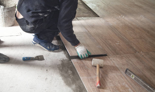istock Laying floor ceramic tile. Renovating the floor 1160699322
