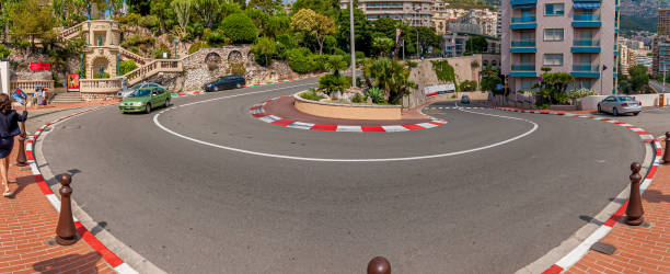 weitwinkelansicht des berühmten fairmont hairpin. - grand prix stock-fotos und bilder