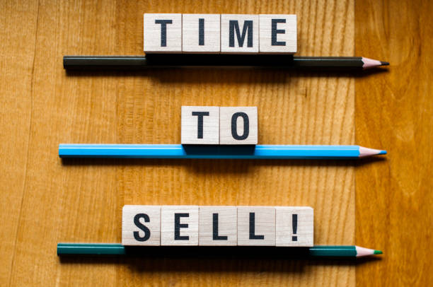 istock Time to sell word concept 1160723722