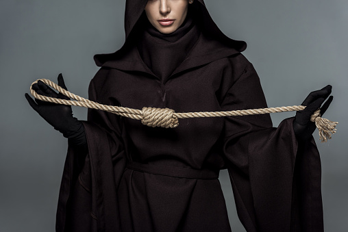 hensynsløs Orientalsk at se Cropped View Of Woman In Death Costume Holding Hanging Noose Isolated On Grey Stock Photo - Download Image Now - iStock hensynsløs Orientalsk at se Cropped View Of Woman In Death Costume Holding Hanging Noose Isolated On Grey Stock Photo - Download Image Now - iStock