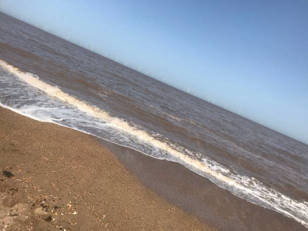 istock Tide coming in and out 1160741612