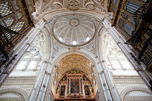 andalucía, españa, 3 de marzo de 2013 : detalle de la cúpula de la gran mezquita-catedral de córdoba - la mezquita cathedral fotografías e imágenes de stock