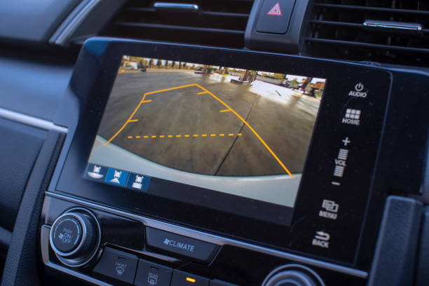 câmera de vídeo reversa do monitor do sistema de visão traseira do carro. - vehicle interior audio - fotografias e filmes do acervo