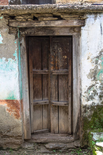 Old Door Of House In Rural Village India Stock Photo - Download Image Now -  Broken, Wall - Building Feature, Abandoned - iStock