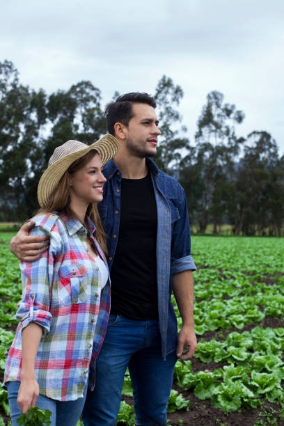 istock Couple working the field 1160825176
