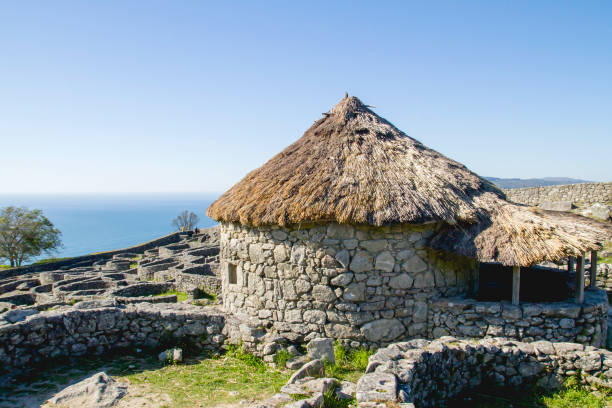 rovine di castro de santa trega, pontevedra, galizia, spagna. - castro foto e immagini stock