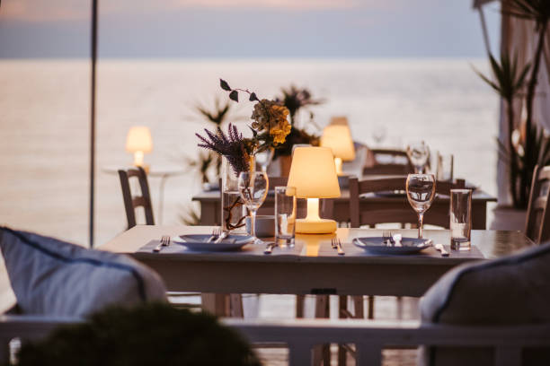 kolacja nad morzem - dinner restaurant dining romance zdjęcia i obrazy z banku zdjęć