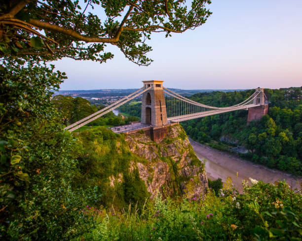 клифтон подвесной мост в бристоле, великобритания - bristol england county of bristol clifton suspension bridge bridge стоковые фото и изображения