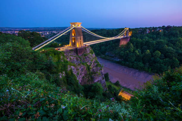 клифтон подвесной мост в бристоле, великобритания - bristol england county of bristol clifton suspension bridge bridge стоковые фото и изображения