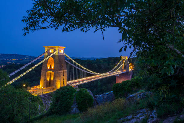 клифтон подвесной мост в бристоле, великобритания - bristol england county of bristol clifton suspension bridge bridge стоковые фото и изображения