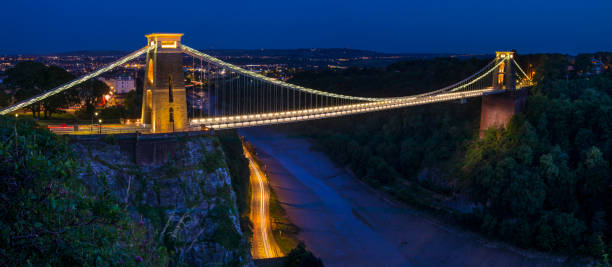 подвесной мост клифрон в бристоле, великобритания - bristol england county of bristol clifton suspension bridge bridge стоковые фото и изображения