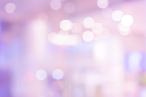 desenfoque abstracto hermoso violeta colorido con bombillas bokeh de lujo luz de fondo panorámico en el evento de gala para el diseño como concepto de plantilla de banner photo
