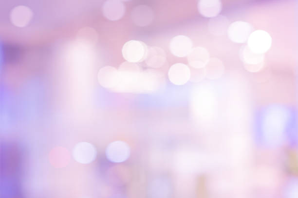 desenfoque abstracto hermoso violeta colorido con bombillas bokeh de lujo luz de fondo panorámico en el evento de gala para el diseño como concepto de plantilla de banner - anuncio fotos fotografías e imágenes de stock
