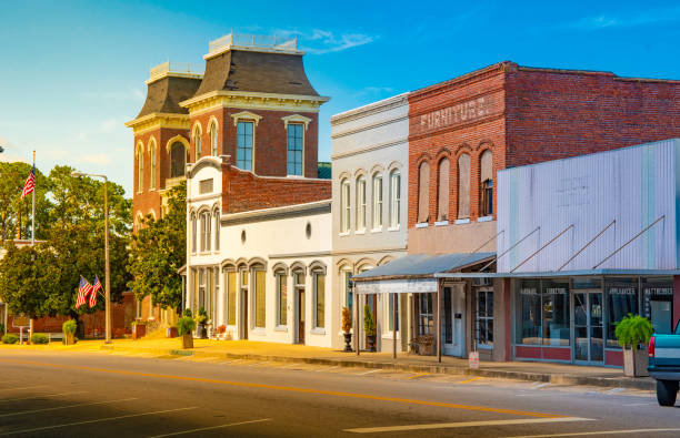 Main Street USA Small town square in Union Springs, Alabama. sidewalk photos stock pictures, royalty-free photos & images