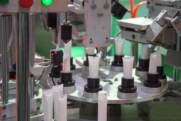 Cosmetic tubes filling and sealing machine