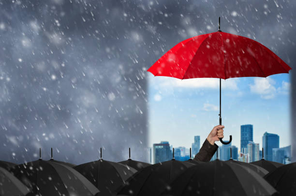 ombrello nella tempesta. - standing out from the crowd individuality umbrella contrasts foto e immagini stock