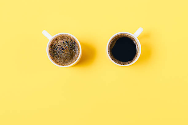 composizione laici piatti minima di due tazze - morning coffee coffee cup two objects foto e immagini stock