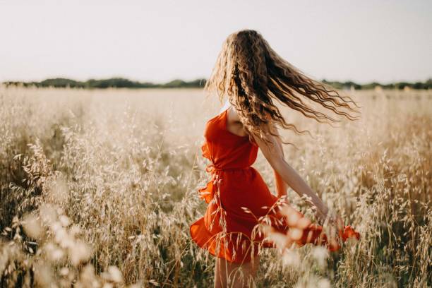 istock Girl in the field 1160938339