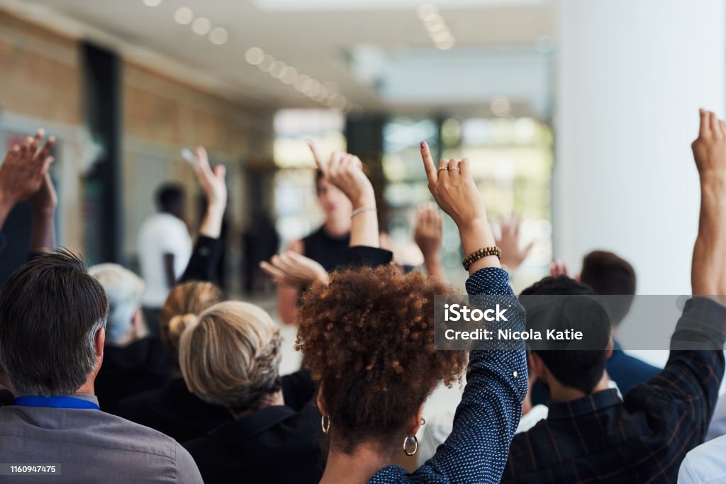 Bạn học thông qua việc hỏi - Trả phí Bản quyền Một lần Giơ tay Bức ảnh sẵn có Bạn học thông qua việc hỏi - Trả phí Bản quyền Một lần Giơ tay Bức ảnh sẵn có