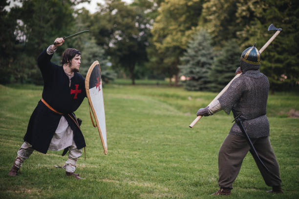 twee krijgers met een duel - uitbeenhandschoen stockfoto's en -beelden