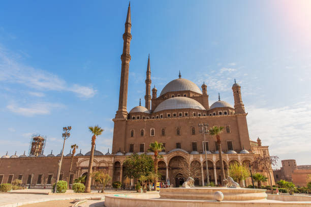 alabaster-moschee in kairo, schöner blick auf den tag - cairo egypt mosque minaret stock-fotos und bilder