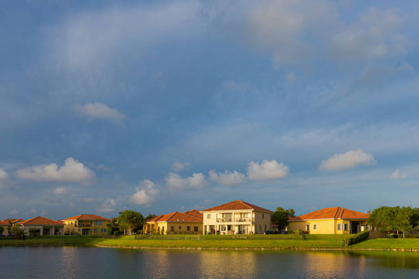 istock Florida condominium lake 1161013491
