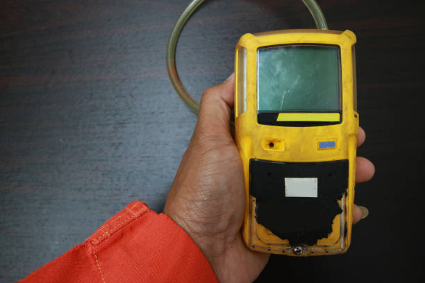 personal h2s gas detector,check gas leak. safety concept of safety and security system on offshore oil and gas processing platform, hand hold gas detector. - gas natural gas leaking sensor imagens e fotografias de stock