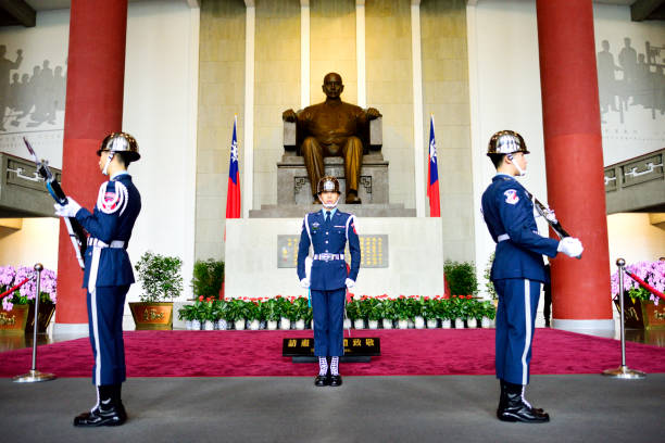 the whole process of changing honor guard - guard of honor imagens e fotografias de stock