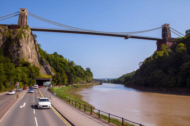 клифтон подвесной мост в бристоле, великобритания - bristol england county of bristol clifton suspension bridge bridge стоковые фото и изображения