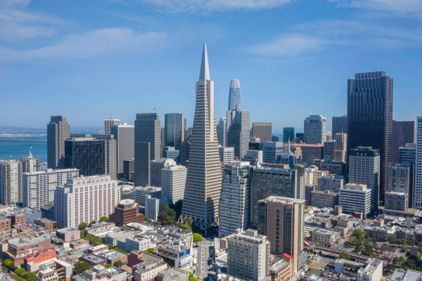 晴れた日のサンフランシスコの金融街の航空写真 - san francisco bay aerial view san francisco county san francisco bay area ストックフォトと画像