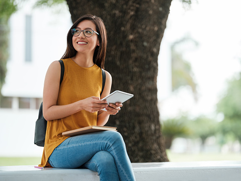 Horizontal, Sitting, Campus, Student, Young women, Latin, Outdoors, Tablet, Millennial,