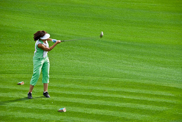 femme de golf - golf women golf swing arizona photos et images de collection